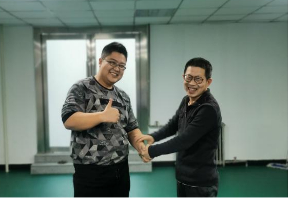 1607508848744335.jpg 赛后彼此握手拥抱6.jpg