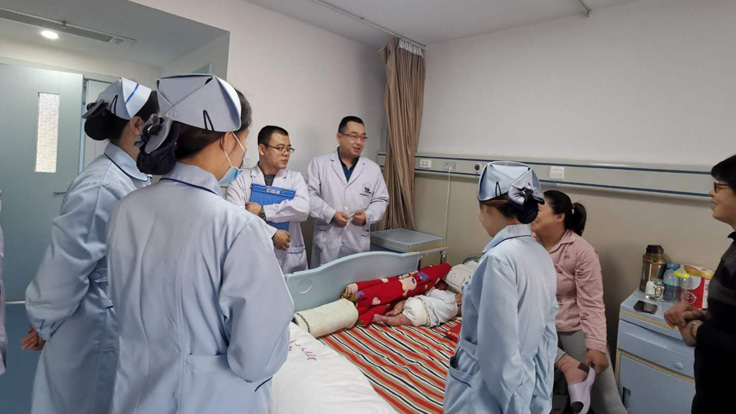 平安过元旦 | 秀人网
开展行政查房工作，确保元旦期间医疗工作有序开展