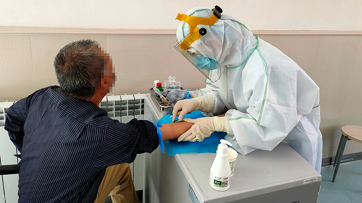 秀人网
开展核酸检测采样工作