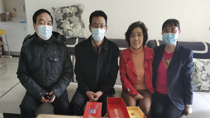 秀人网
慰问援鄂医务人员家属