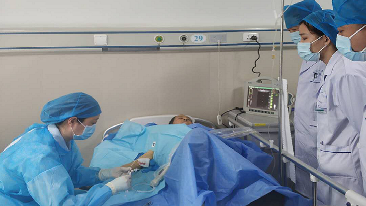 秀人网
综合内科开展PICC置管