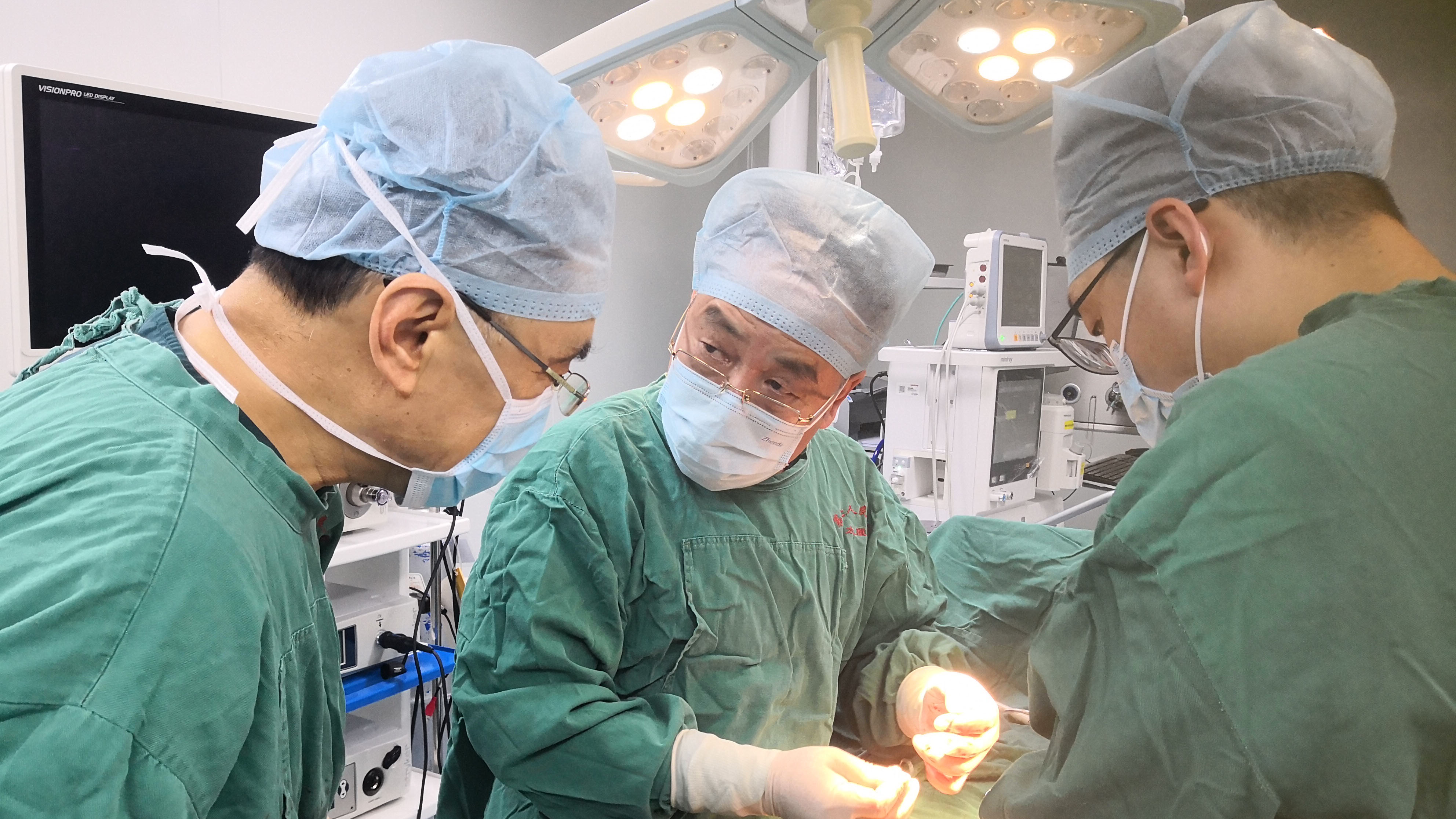 【秀人网新闻
】多学科联合诊疗去除顽疾