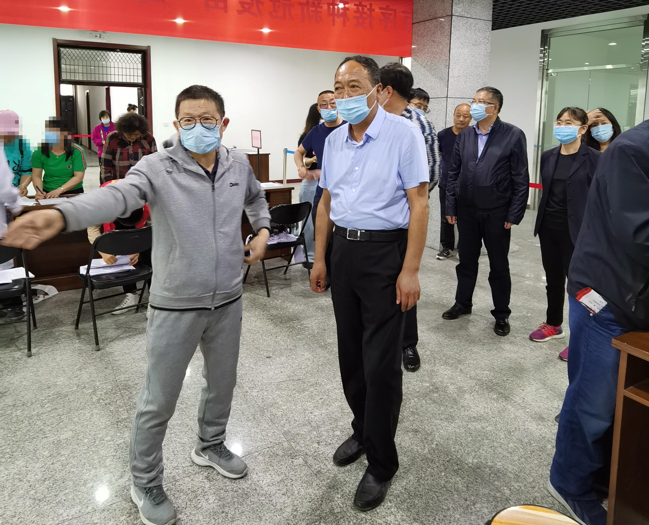 「医院动态」秀人网
院领导走入新冠疫苗接种点 「医院动态」秀人网
院领导走入新冠疫苗接种点