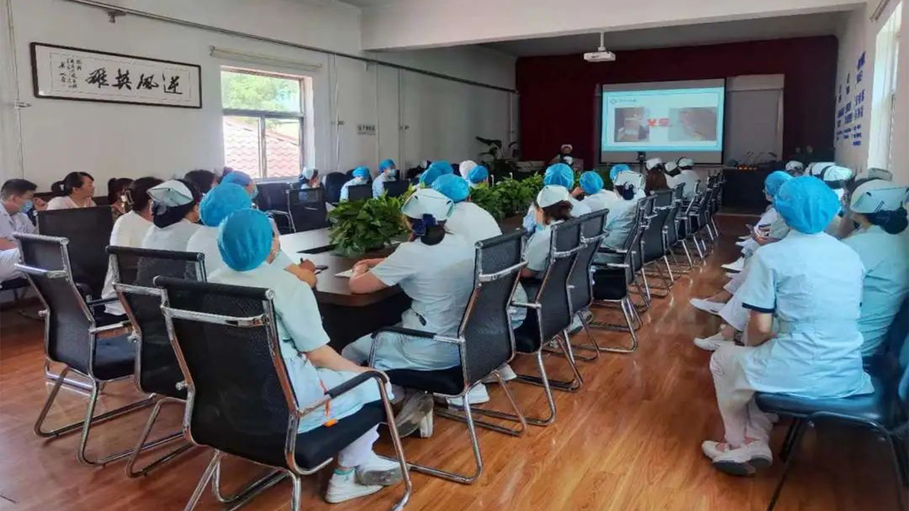 护理业务培训 提升综合能力——2023年6月秀人网
进行护理培训活动