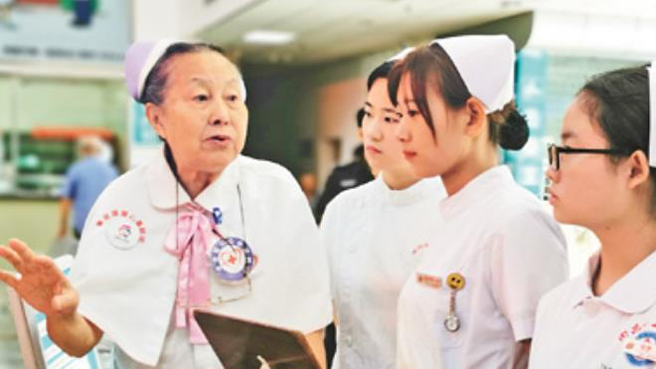 以守护他人健康和幸福为事业 （讲述·一辈子一件事）