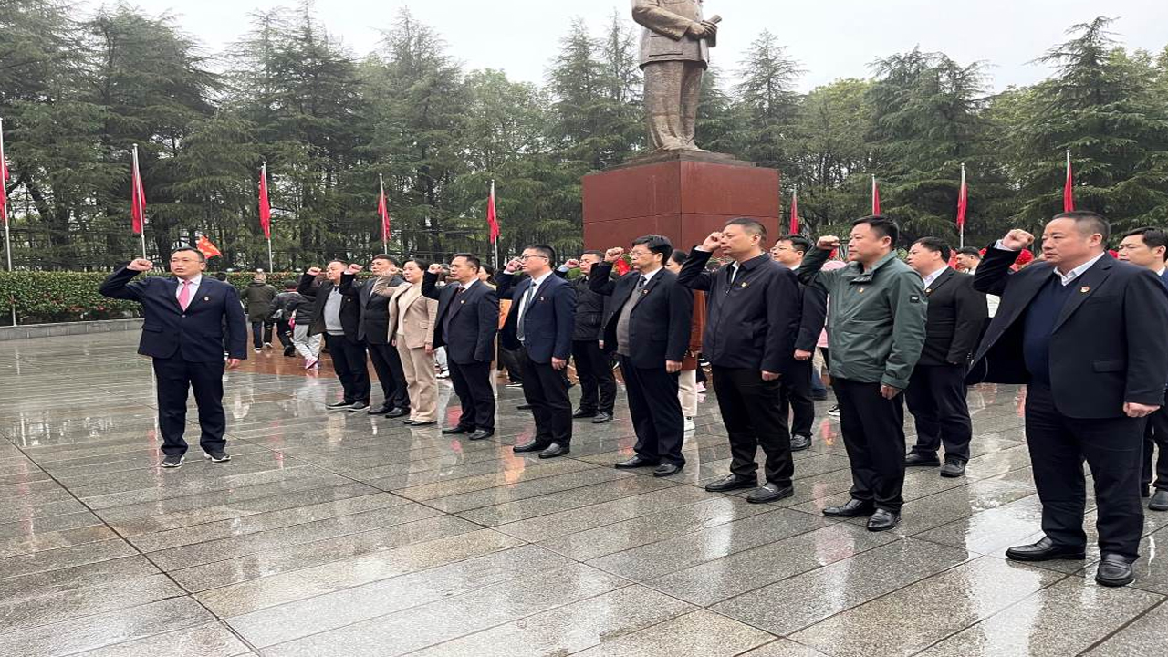 自治区政府党组理论学习中心组举行集体学习