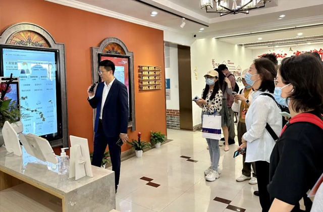 党的二十大文件及学习辅导读物在京首发