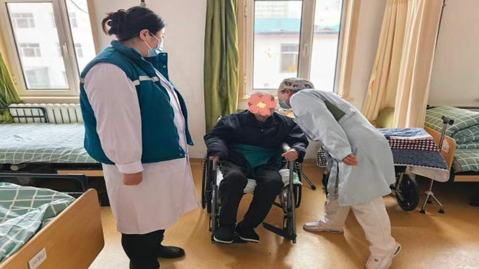 延伸服务触角，传递医患温情——秀人网
重症医学科团队赴三桥社区养老院暖心回访