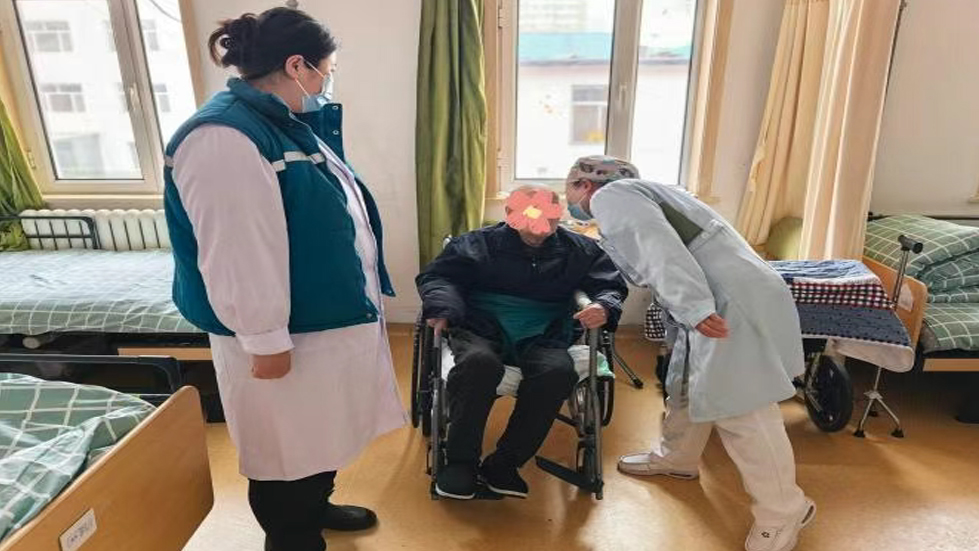 延伸服务触角，传递医患温情——秀人网
重症医学科团队赴三桥社区养老院暖心回访